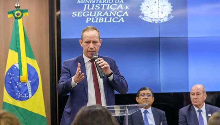 Governo faz acordo para proteger extração de ouro